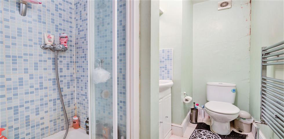 			Studio Apartment, 1 bath, 1 reception Flat			 Abingdon Road, High Street Kensington (Gas, water and electricity